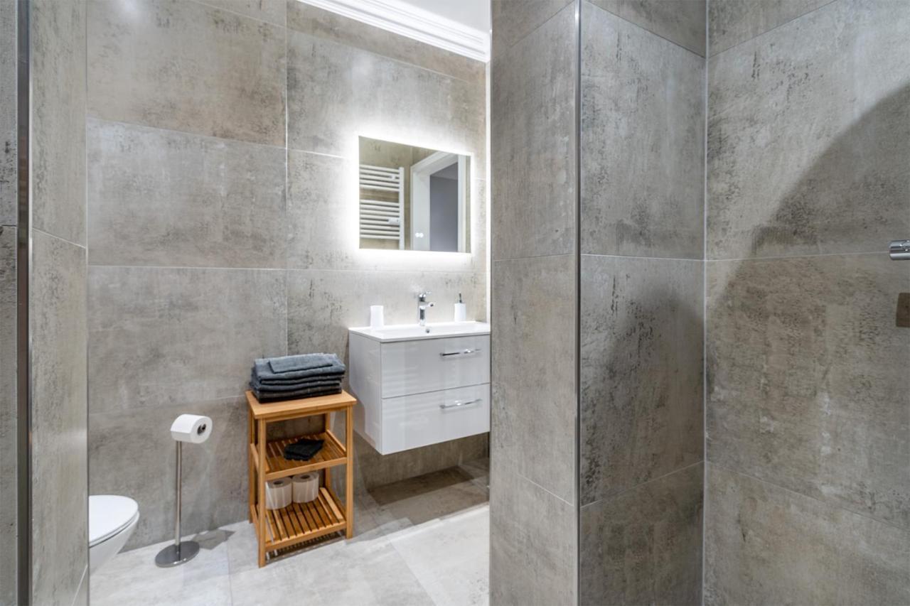 Apartment Villa Anna - Wohnung Mit Stellplatz Emden Dış mekan fotoğraf